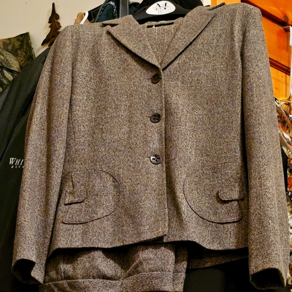 2 piece designer Pant Suit - Picture 1 of 2